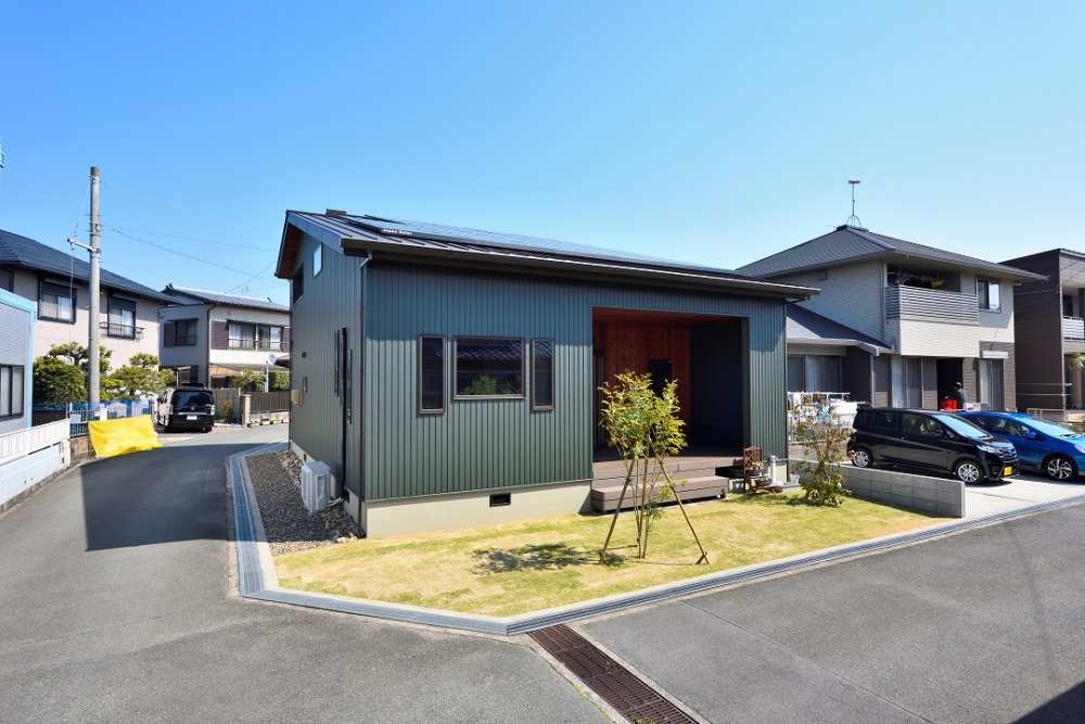 平屋風、だけど2階建の家 写真