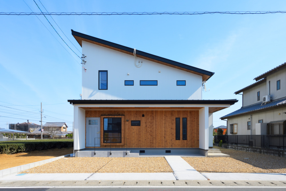 カフェ風キッチンとスキップフロアのあるパン屋さん併設住宅 写真